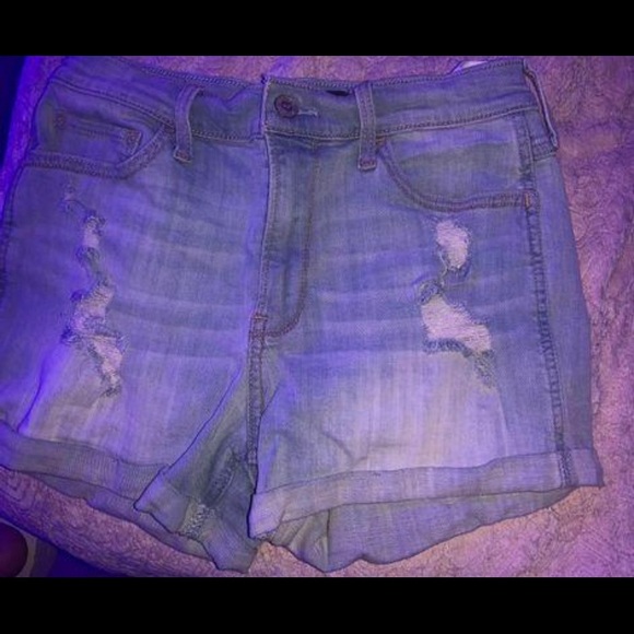 Hollister ripped jean shorts - Picture 1 of 3
